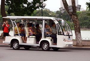 Ouverture du tour du lac de l'ouest en voiture électrique